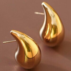 18K GOLD TEARDROP STUD EARRINGS